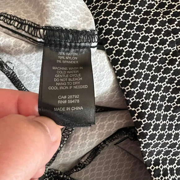 Cynthia Rowley Black and White Shorts Plus Size 16W Stretch Geometric Diamond - Picture 6 of 6